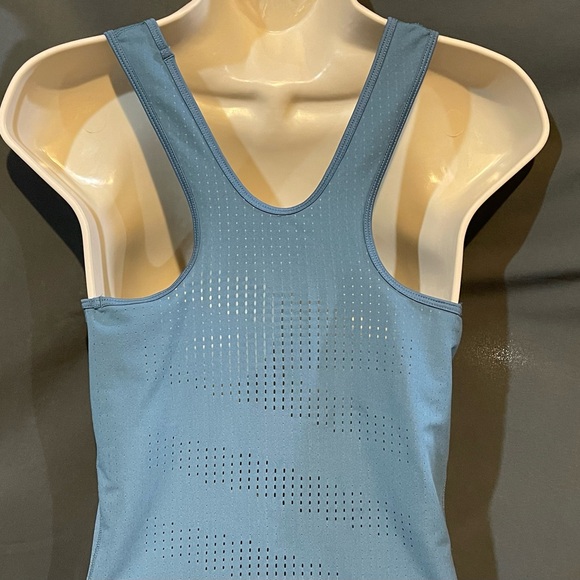 Nike dry fit fitness tank top - Picture 9 of 12